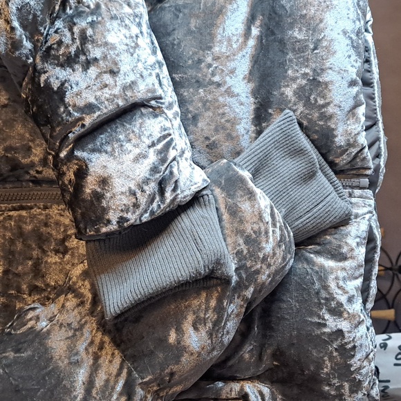 Beautiful Crushed Velvet Coat - Picture 5 of 10